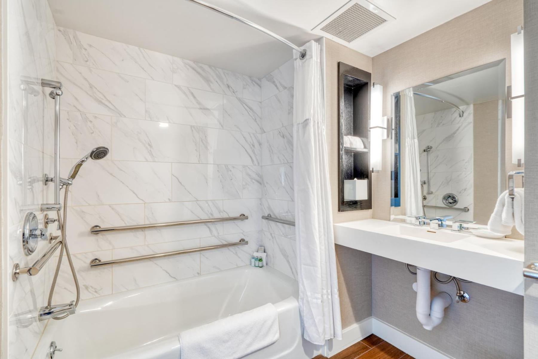Deluxe Kamer met 1 Queensize Bed - Geschikt voor Gasten met een Lichamelijke Beperking