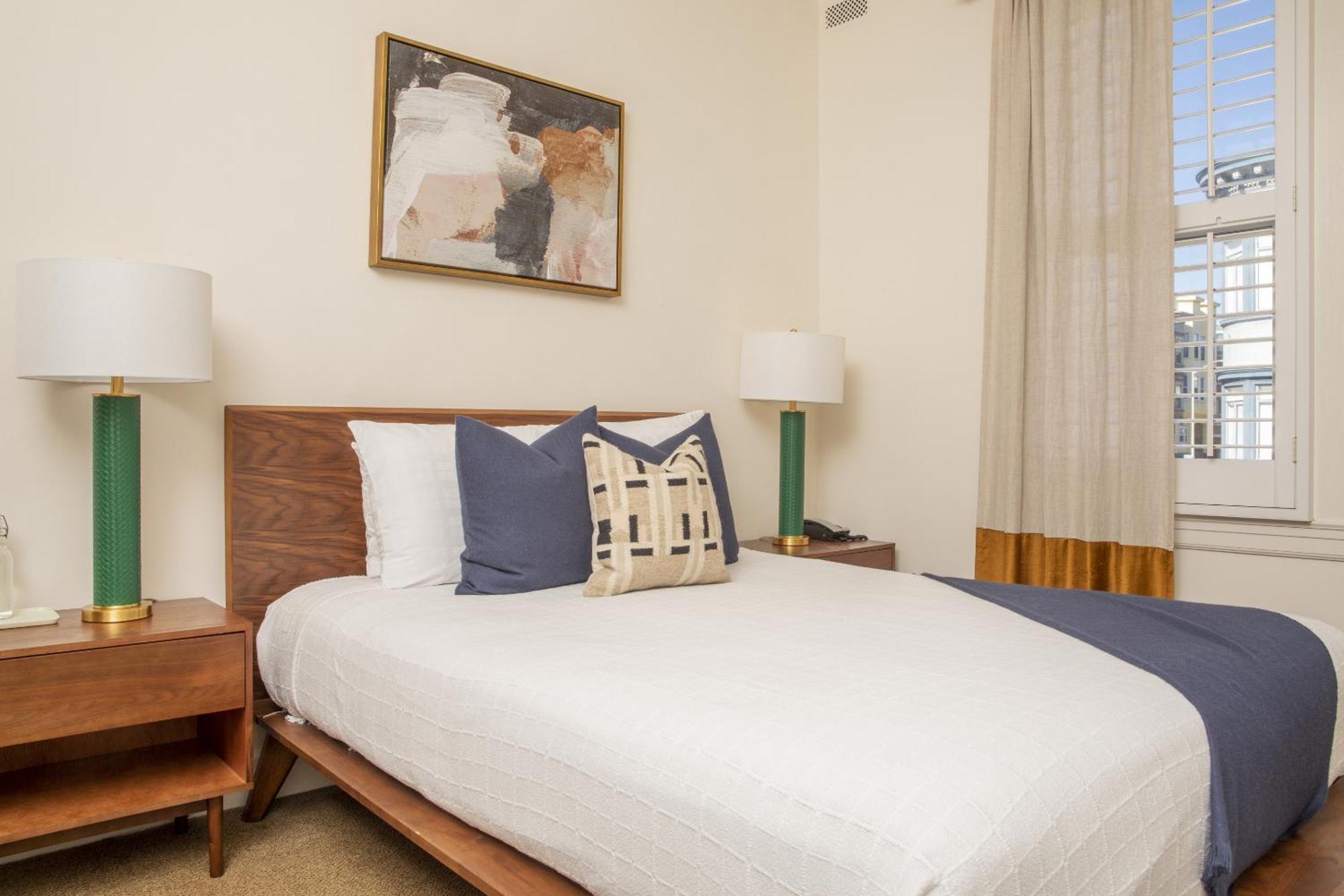 Standard Queen Room